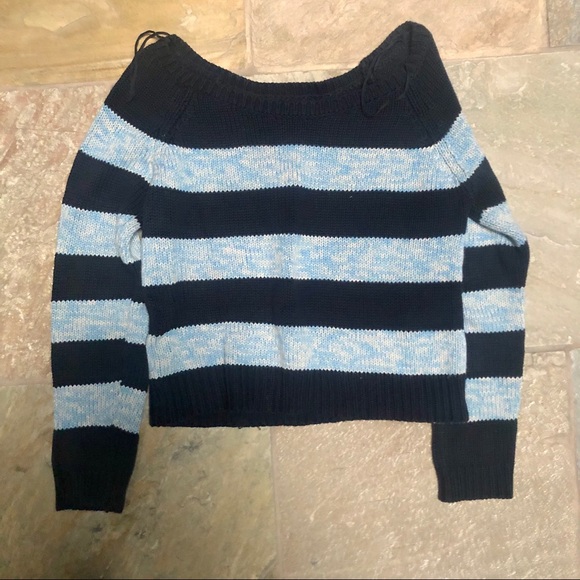 Classic AE Sweater - Picture 3 of 5